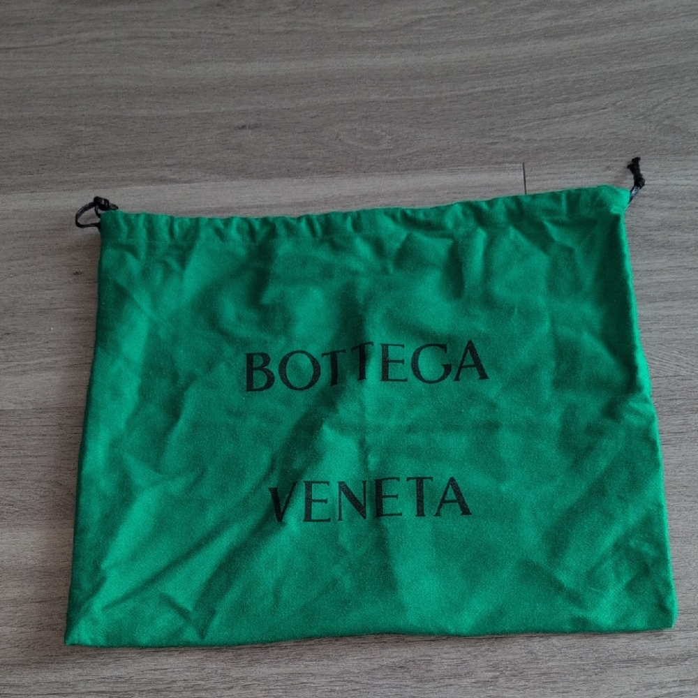 Bottega Veneta Vibrant Green Pouch